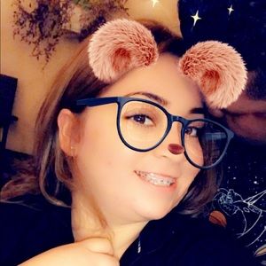 Meet your Posher, Alexis